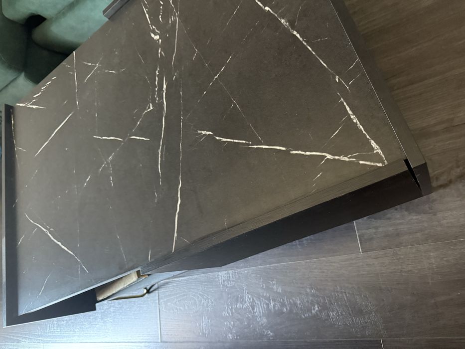 Vând set măsuță de cafea și comodă living