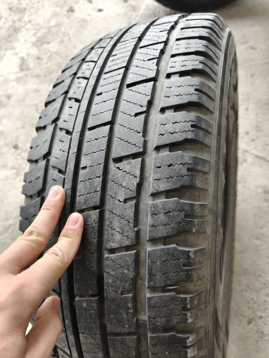 Продам 16 резину всесезонка 215 65