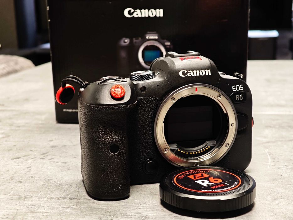 Canon R6 + батерия + зарядно + 64 GB памет + аксесоари