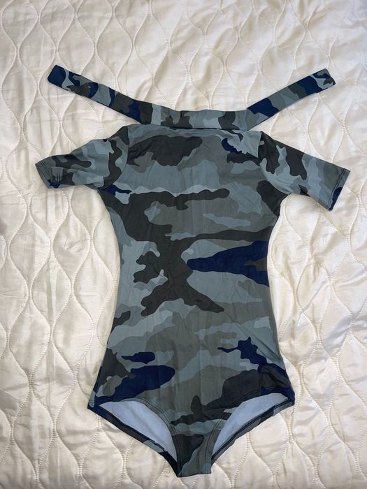 Камуфлажно боди с гол гръб!