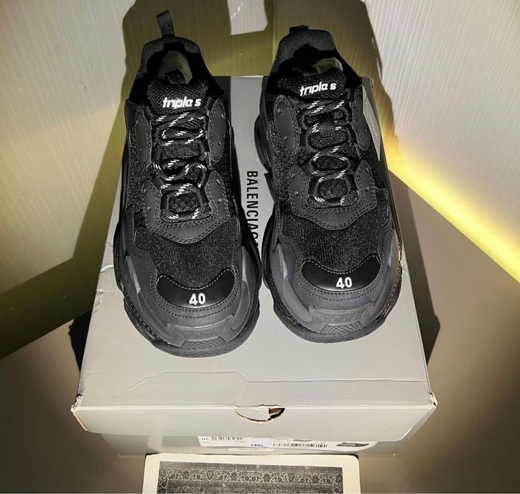 Balenciaga triple s black