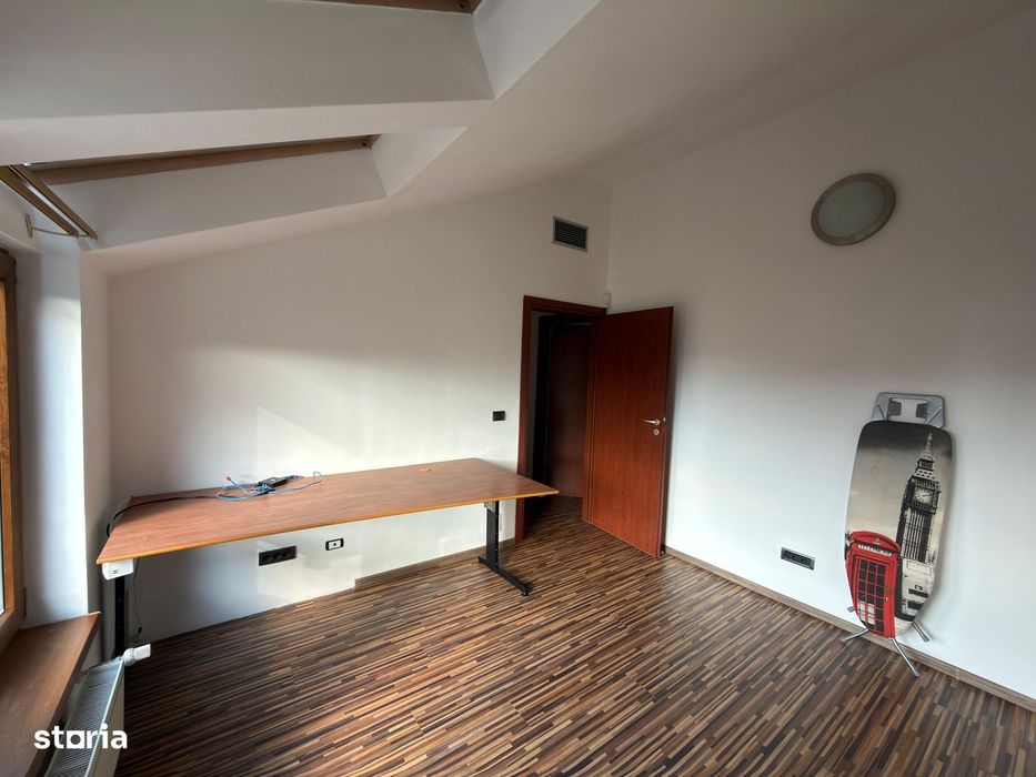 Apartament 3 camere decomandate, dispus pe două nivele