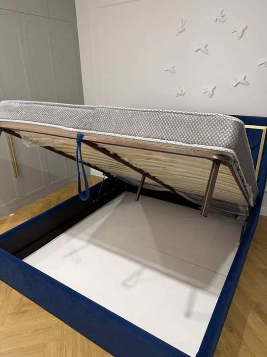 Кровать + матрас 160 на 200