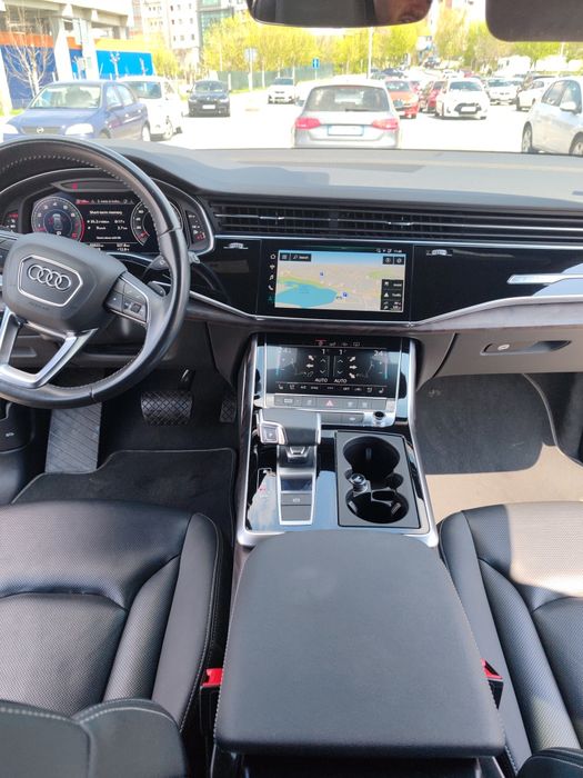 Vând Audi Q8 S line 55 Tfsi