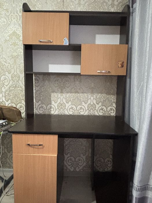 Компьютерный стол с надстройкой