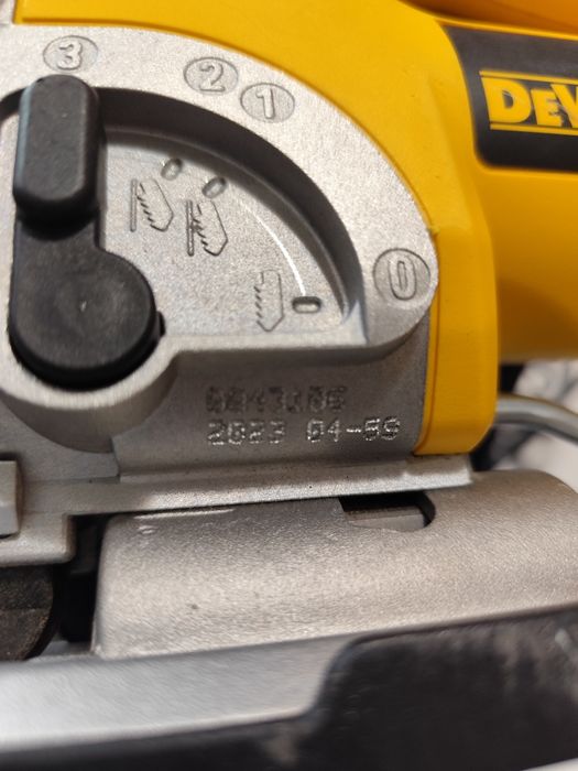 Топ модел прободен трион зеге Девалт DeWALT в куфар