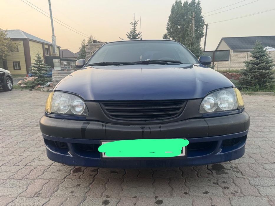Продам машину тайота авенсис