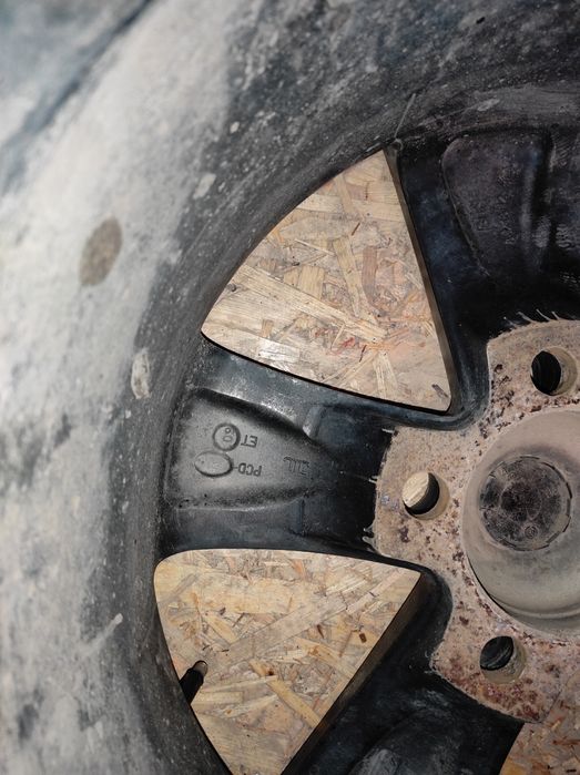 Продам 4 диска и резину