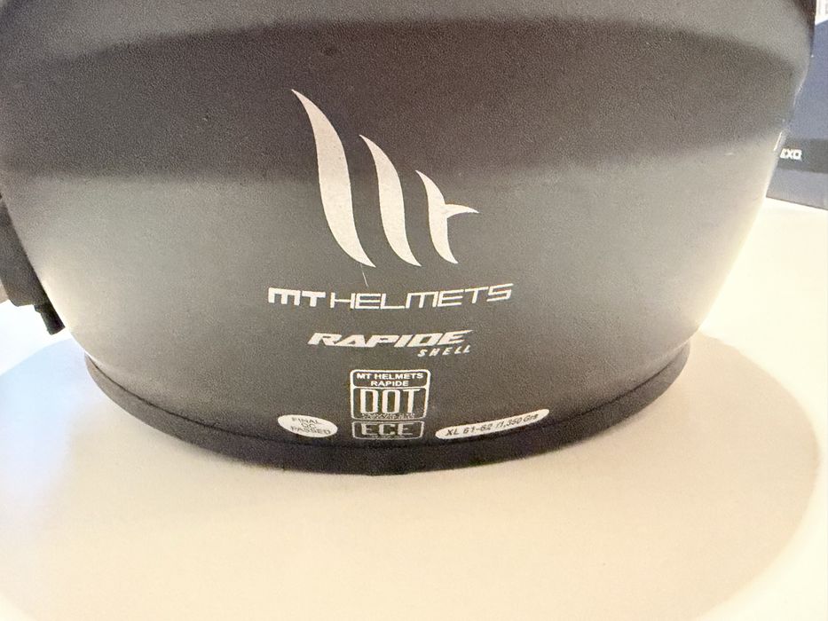 Продавам мотоциклетна каска MT Helmets Rapide – XL (61–62 см)