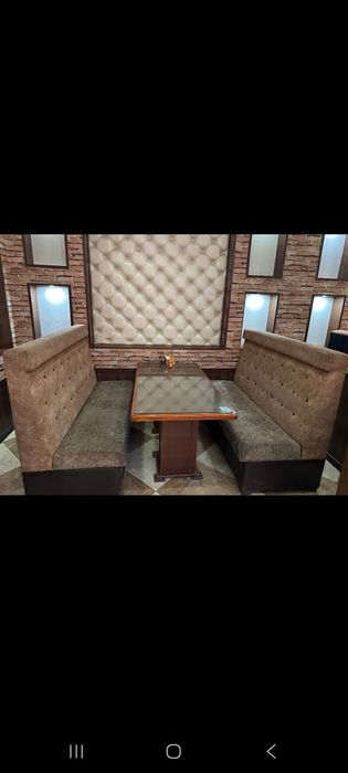 Стол и стуля . Стол диван