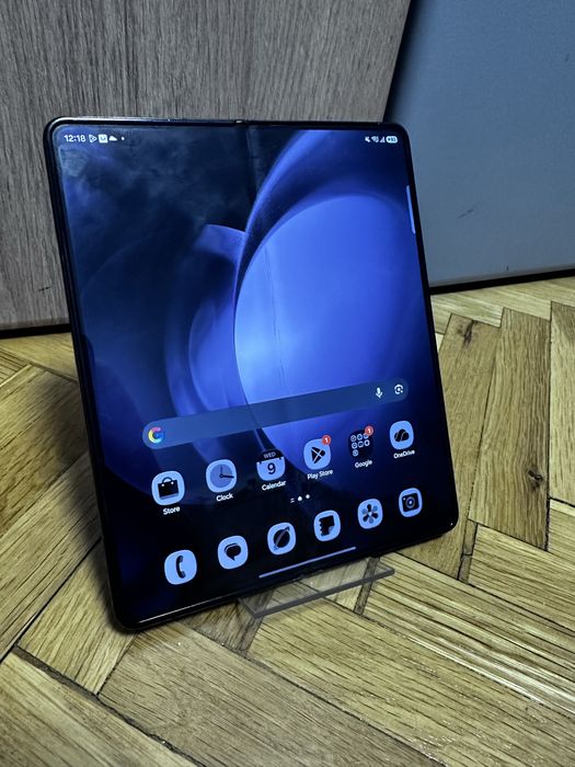 Samsung Galaxy Z Fold 5 512GB Phantom Black малък дефект