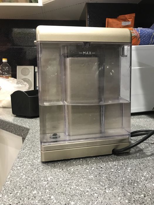 Продам кофе машинку.