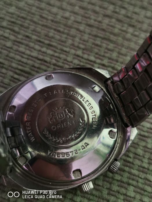 Продавам часовници orient