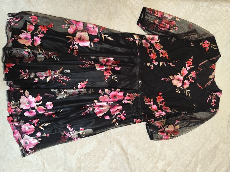 Платья женские разные