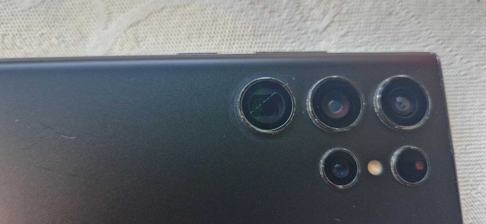 Продавам Samsung S22 Ultra 128GB 8GB RAM