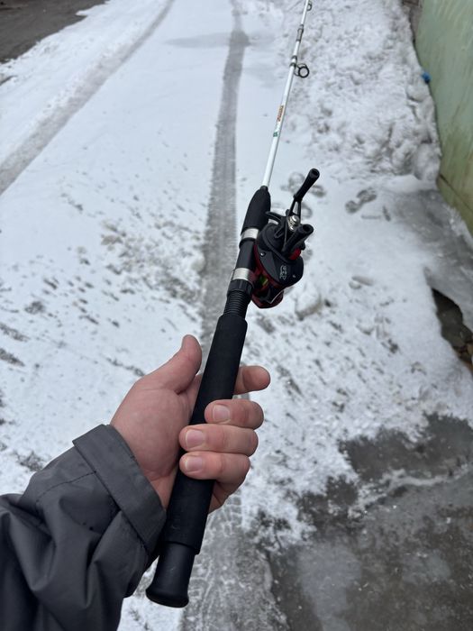 Продам удилище с катушкой.