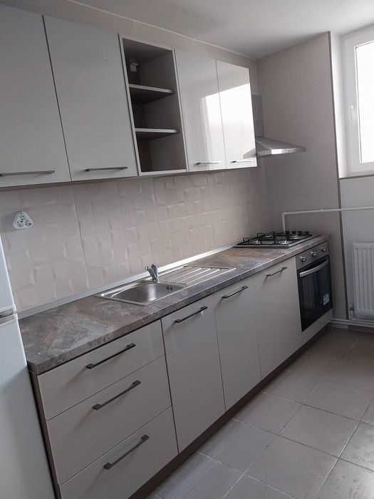 Inchiriez apartament  3 camere , Zona Unirii Nord