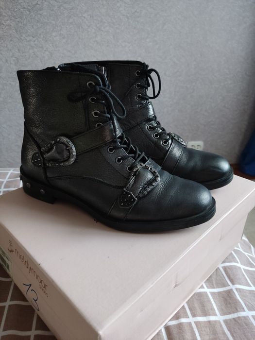 Женские демисезонные ботинки