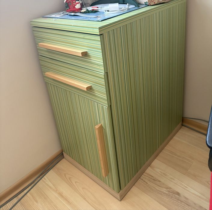 Подарявам детски гардероб и шкаф