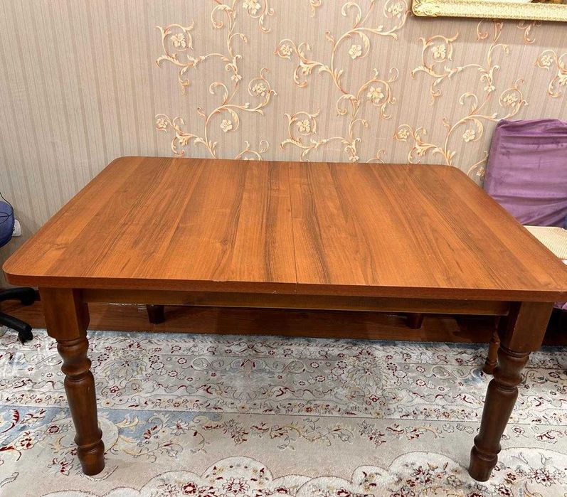 Стол со стульями