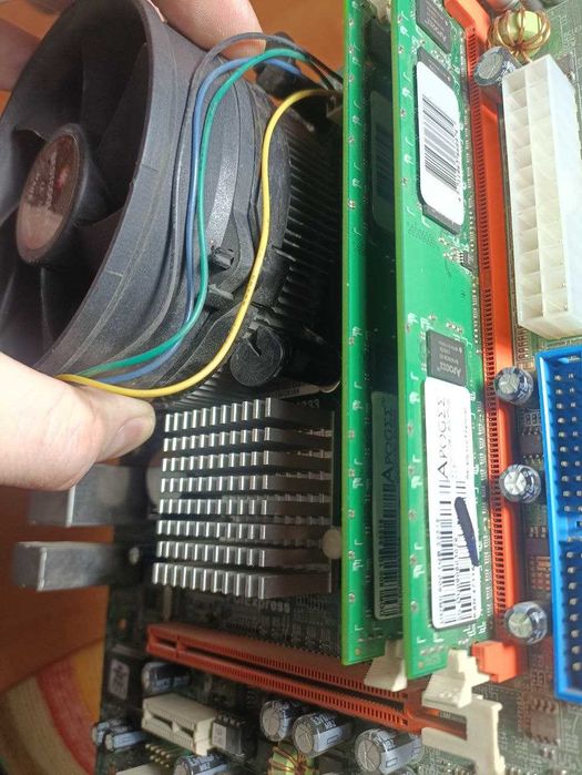 Материнская плата ECS