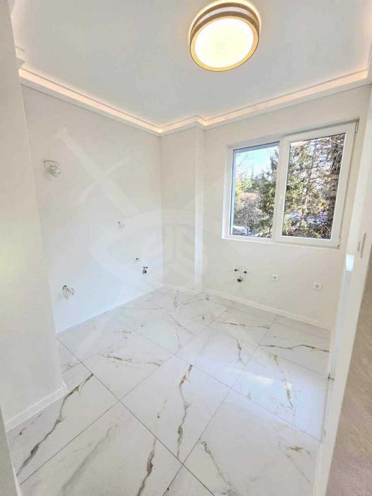 Продава се Тристаен апартамент в Варна, Бриз - 120 кв.м за 1063 €/кв.м - Снимка #5