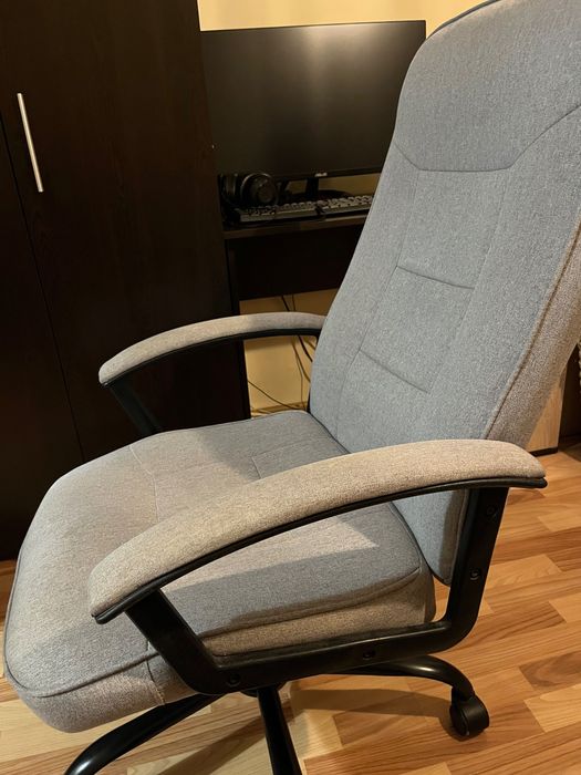 Офис стол цвят сив