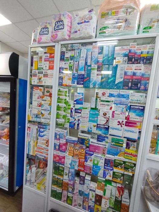 Продам витрину и шкафы б/у