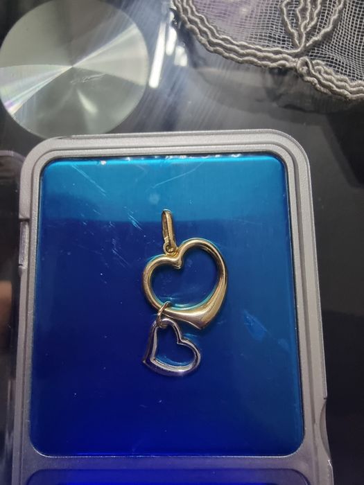 Продавам златна висулка