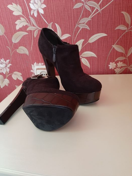 Продаю ботильоны