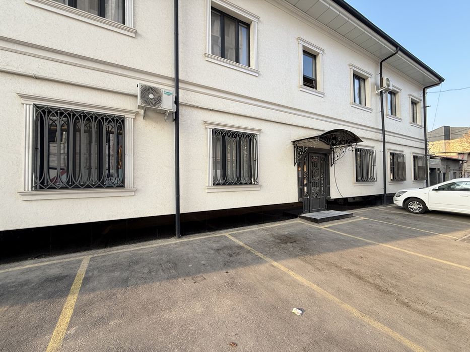 Ховлиси бор квартира сотилади!  Метро 2-чи бекат, Сергили