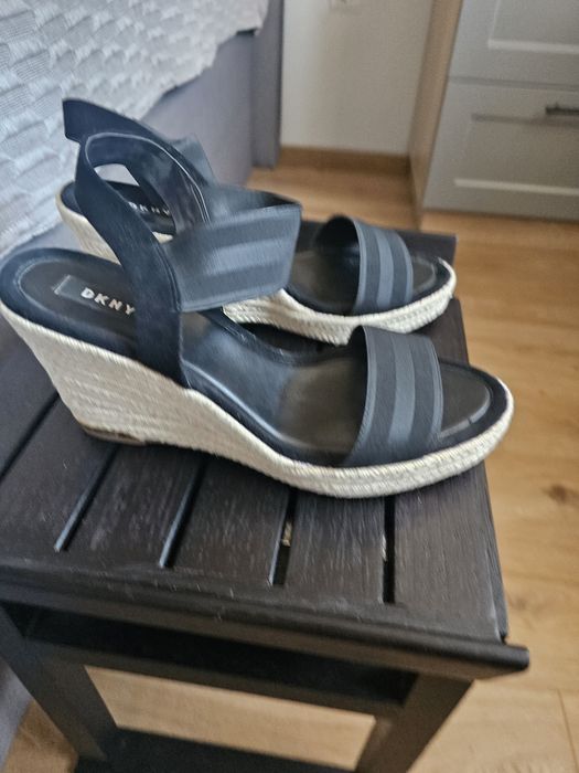 Нови сандали, чехли и еспадрили.- ТОММУ Jeans, GANT, DKNY, UGG, RL