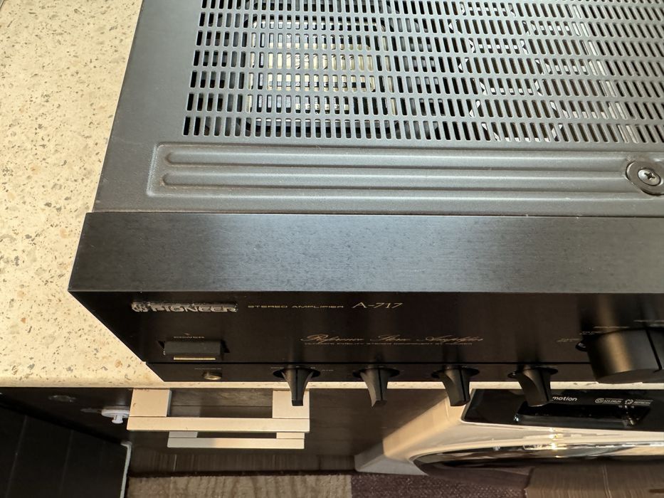 Pioneer A 717 качествен стерео усилвател