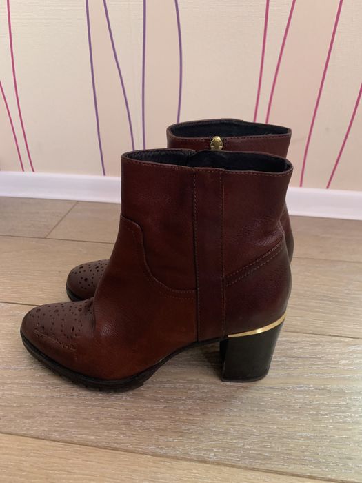 Боти от естествена кожа всичко по 55 лв.