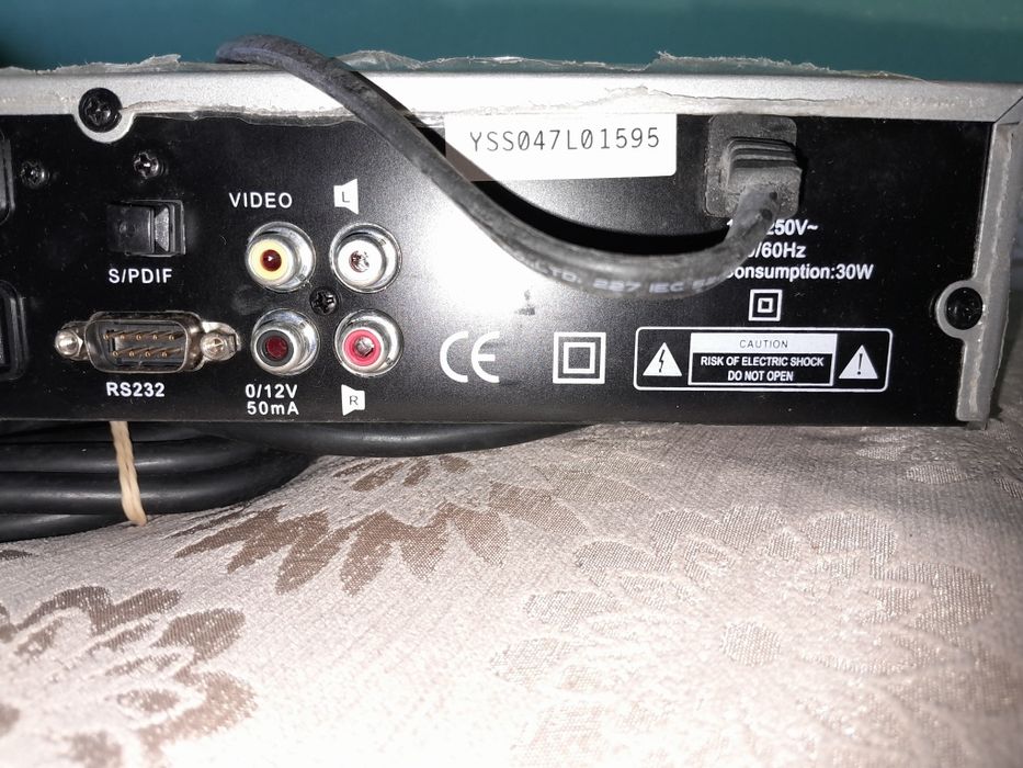 Сателитен приемник и булсатком пълен комплект. Работещи.