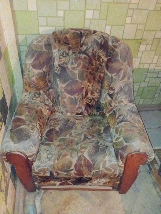 Отдам бесплатно старую мебель, самовывоз.