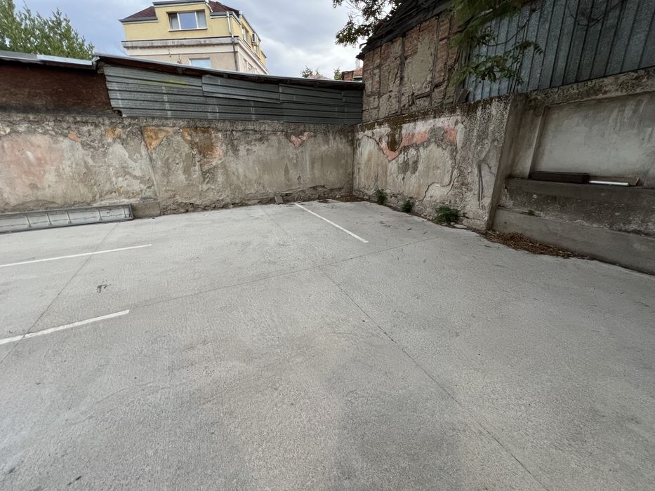 Дава се под наем Гараж / Паркомясто в Пловдив, Кършияка - 10 кв.м за 91.8 € - Снимка #1