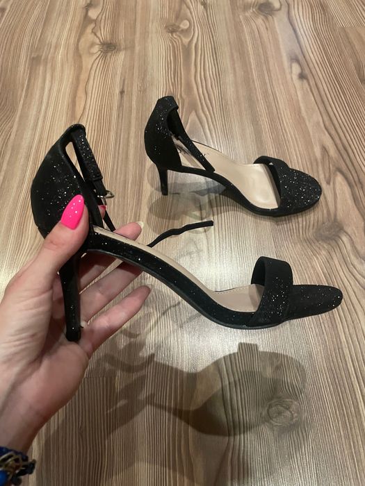 Дамски сандали с ток