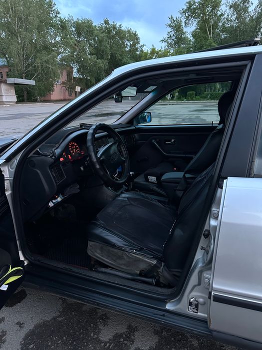 Машина  Ауди 80 Б4