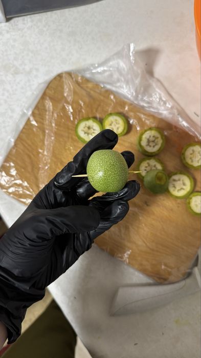 Зеленый орех свежий