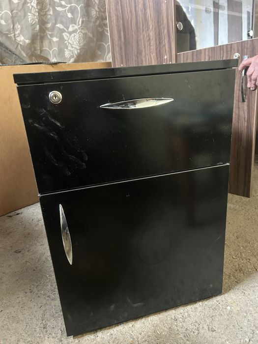 Продам тумбочки черные