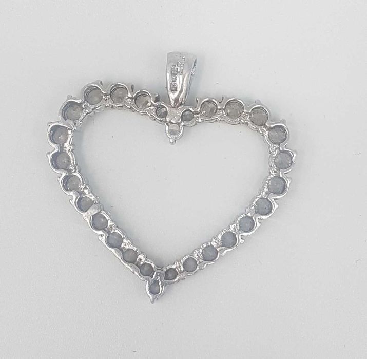 Superb pandantiv inimioara din argint si zirconii