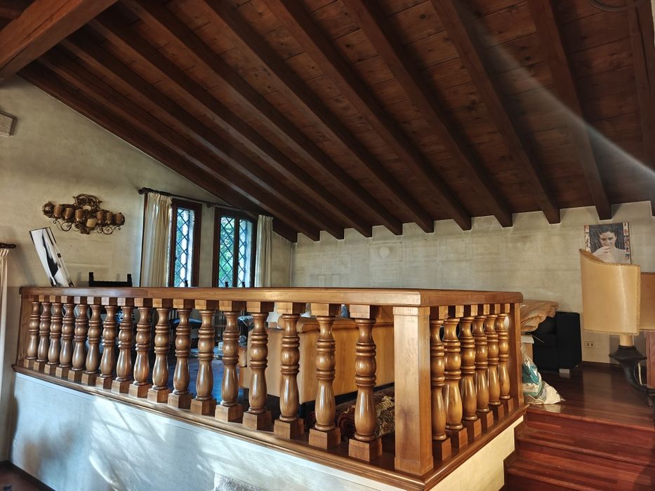 Продавам солиден дървен парапет