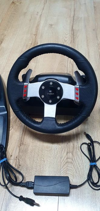 Gaming Volan Logitech G27 Volan+pedal+schimbător+adapter 

Funcționeaz
