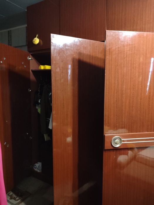 Шкаф платяной б/у