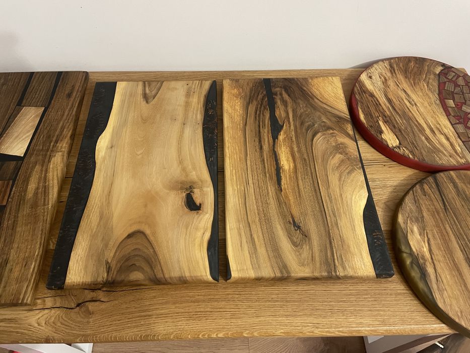 Vand tocatoare/platouri din lemn de nuc si rasina