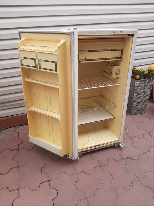 Продам рабочий холодильник