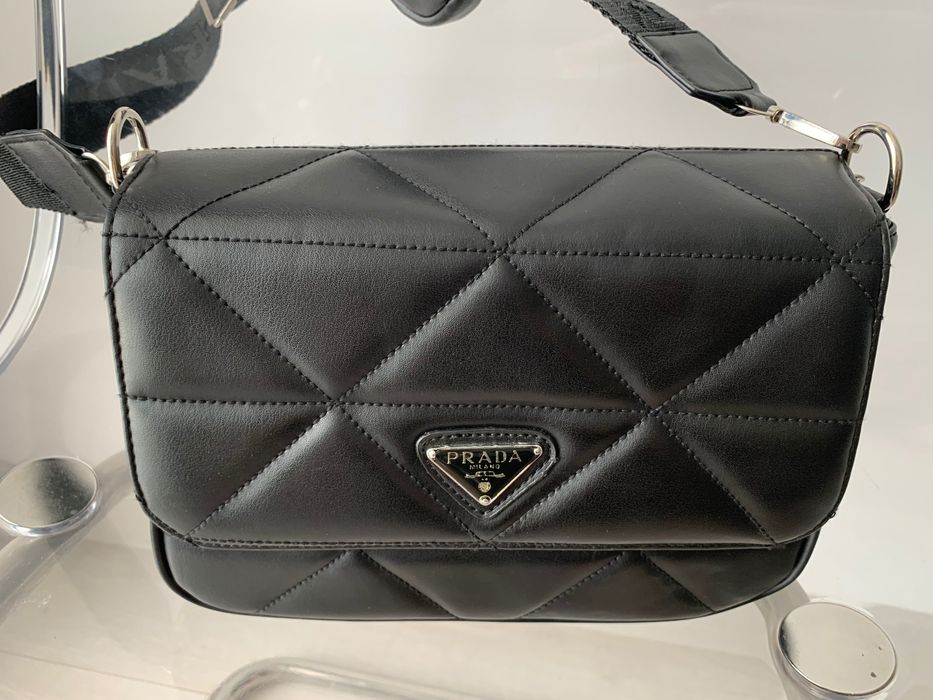 Geantă Prada neoriginală