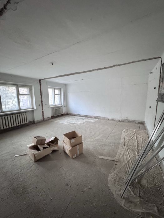 2 комнатная, Космонавтов 4