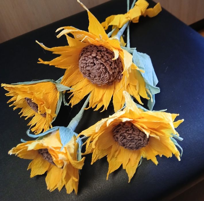 Flori handmade din hârtie creponata